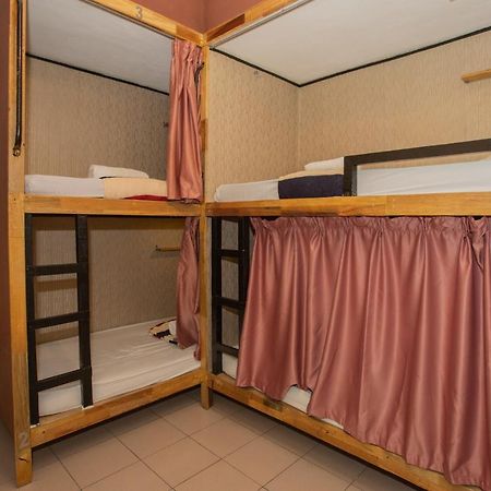 Хостел Escape Backpackers Kk Кота-Кінабалу Екстер'єр фото