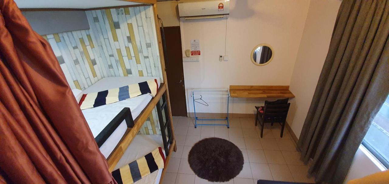 Хостел Escape Backpackers Kk Кота-Кінабалу Екстер'єр фото