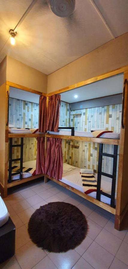 Хостел Escape Backpackers Kk Кота-Кінабалу Екстер'єр фото