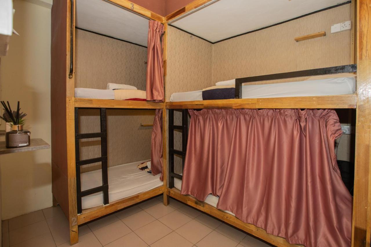 Хостел Escape Backpackers Kk Кота-Кінабалу Екстер'єр фото
