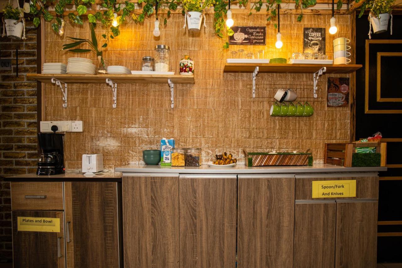 Хостел Escape Backpackers Kk Кота-Кінабалу Екстер'єр фото