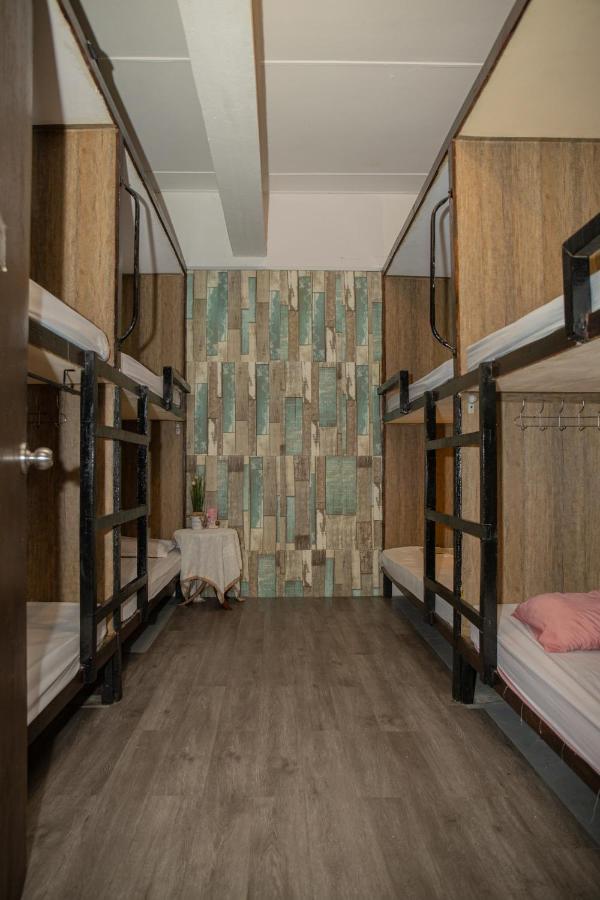 Хостел Escape Backpackers Kk Кота-Кінабалу Екстер'єр фото