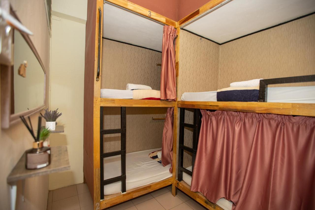 Хостел Escape Backpackers Kk Кота-Кінабалу Екстер'єр фото
