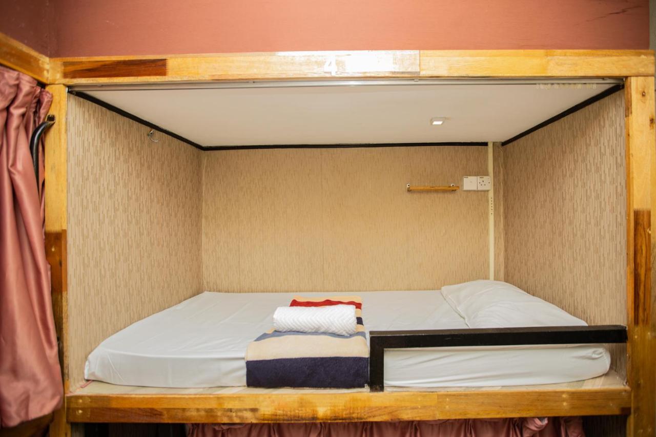 Хостел Escape Backpackers Kk Кота-Кінабалу Екстер'єр фото