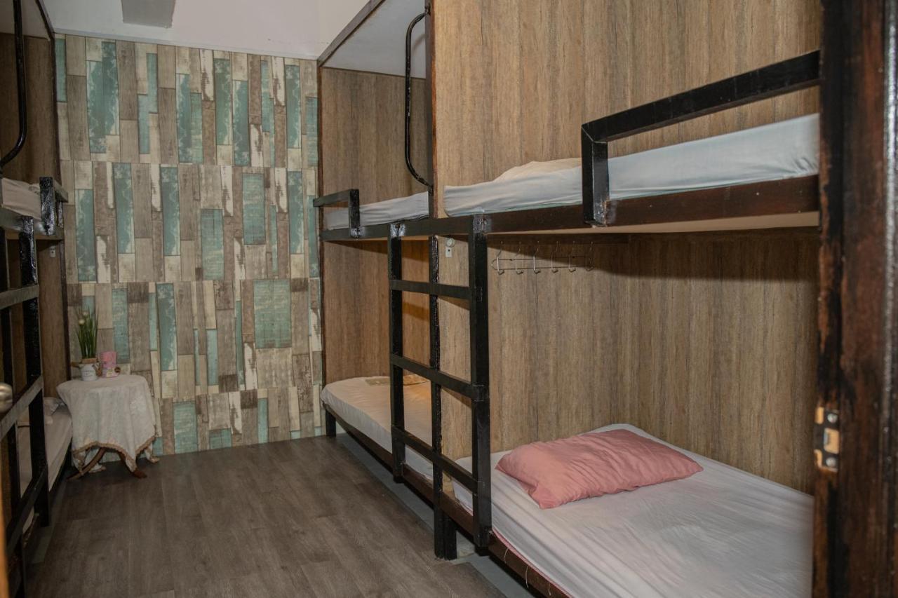 Хостел Escape Backpackers Kk Кота-Кінабалу Екстер'єр фото